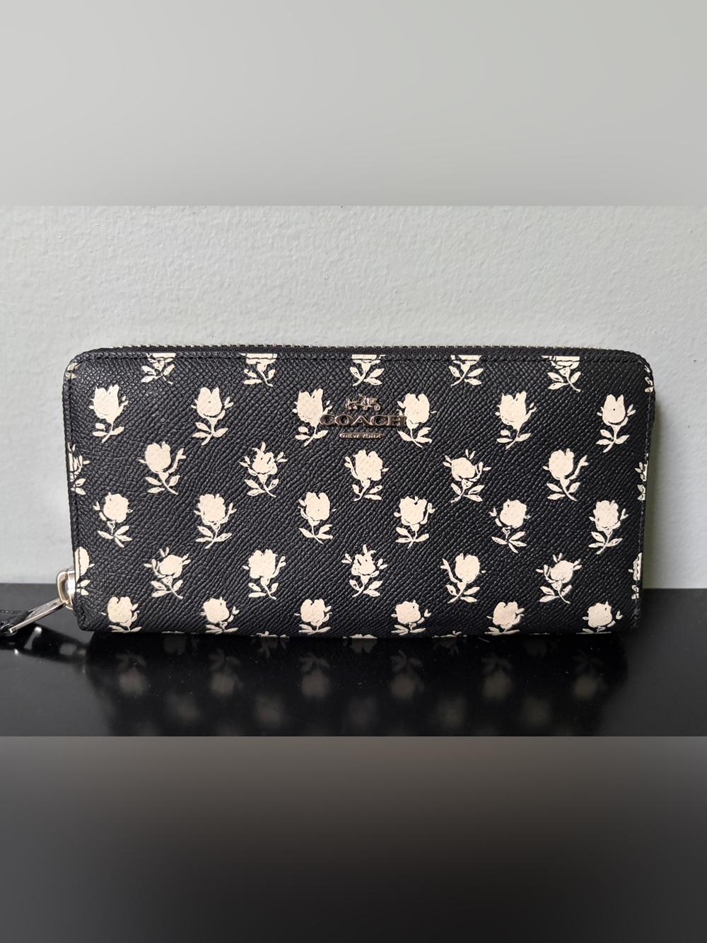 COACH Accordion Phone Wallet Black Floral Badlands/ Black w/ White Roses